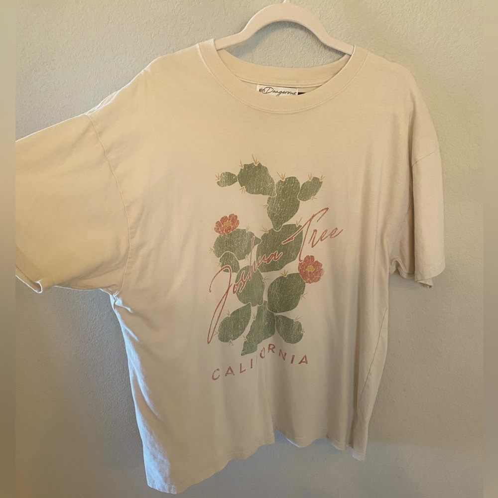 Dangerous girl Joshua Tree tee